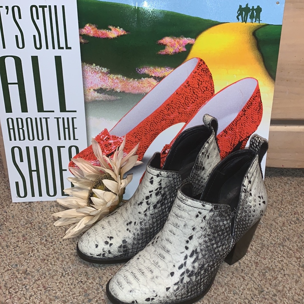 🆕Jeffrey Campbell Snakeskin Booties